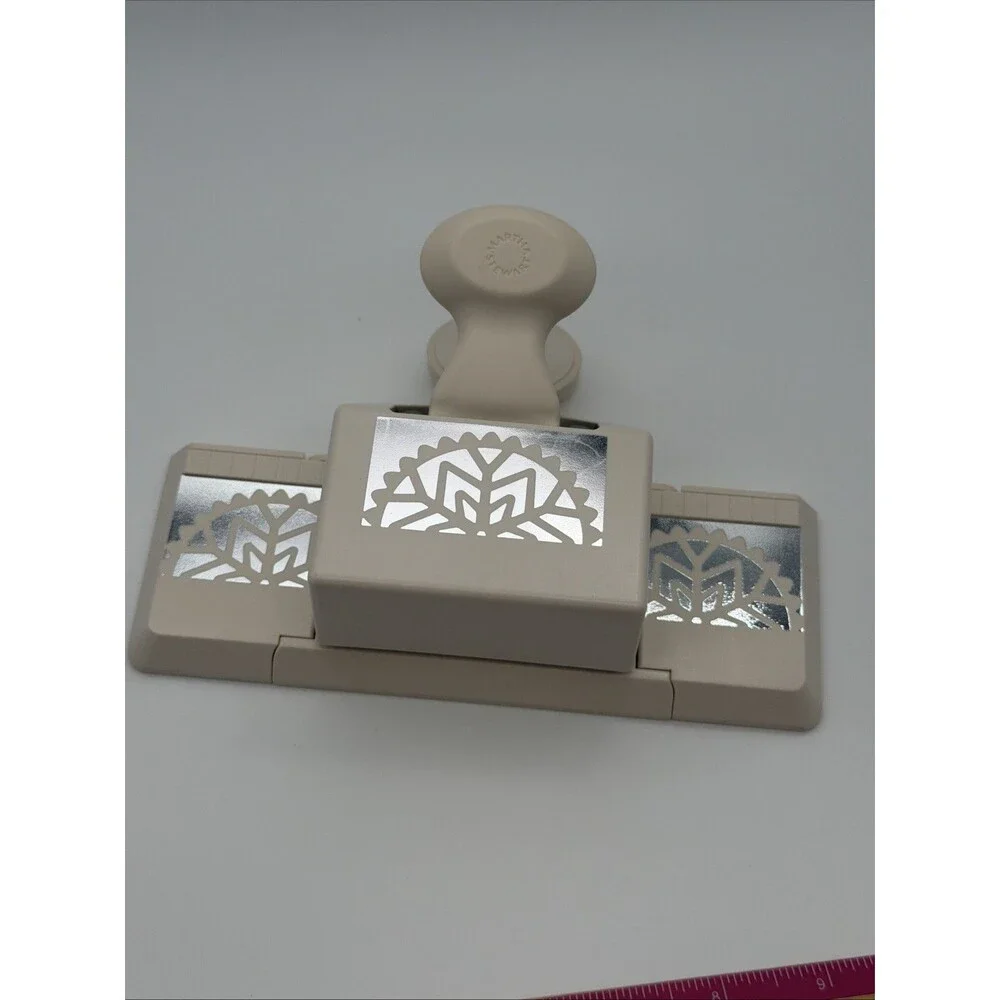 Lace Doily Snowflake Scallop Edge Paper Punch, Martha Stewart, Pre-owned